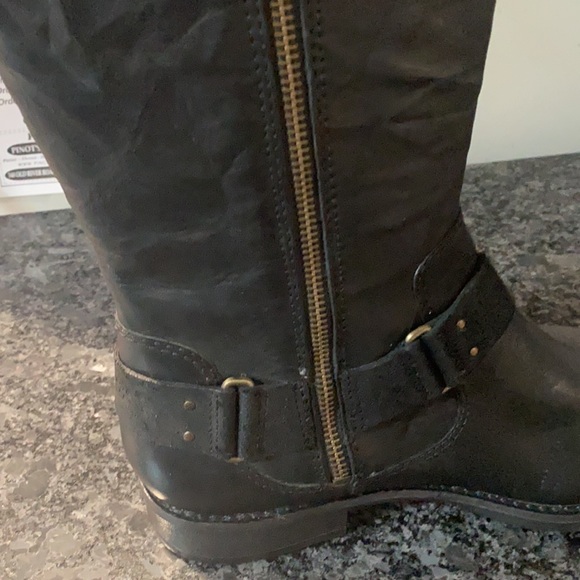 A pair of Calf boots. Ugg’s never worn - Picture 8 of 9